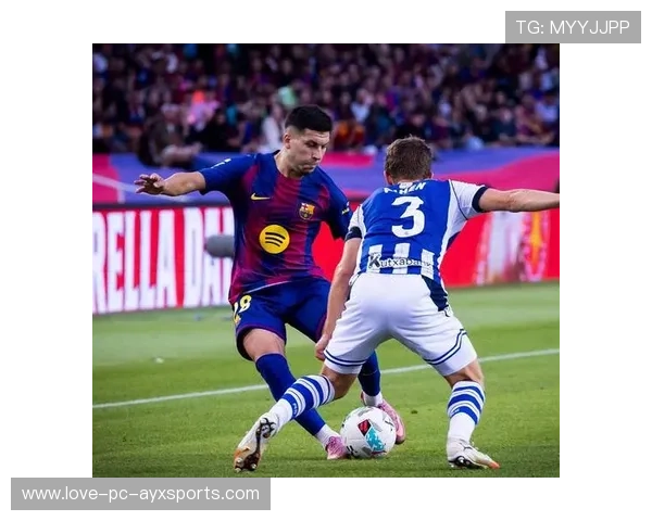 巴萨莱万快速插上头球破门续写高光时刻